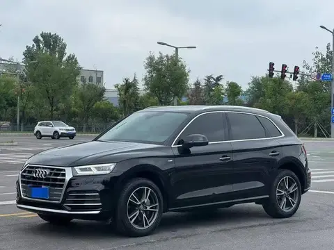 Audi Q5L 2020 40 TFSI facelift: Fashionable model