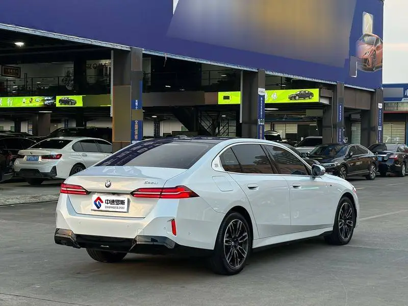 BMW 5 Series 2025 525Li M Sport Package — 6