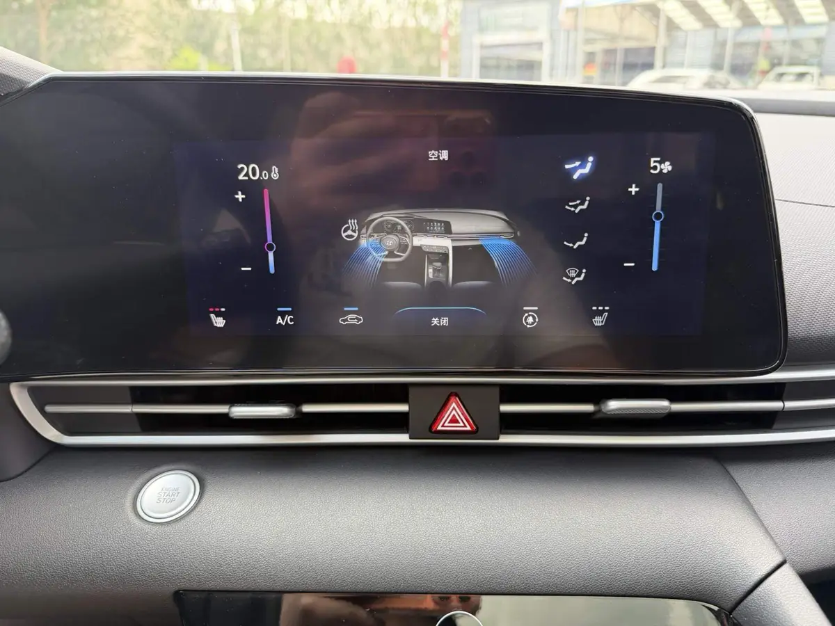 Elantra 2022 1.5L CVT LUX Premium Edition — 18