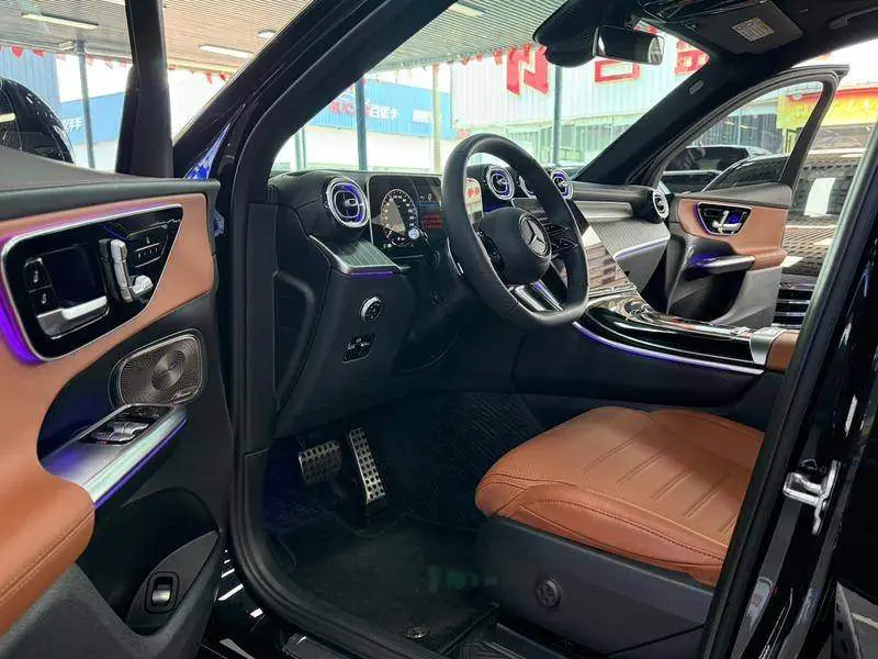 Mercedes-Benz GLC 2023 GLC 300 L 4MATIC Luxury 5-seater — 10
