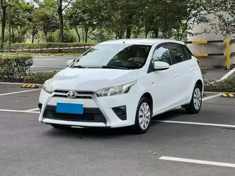 YARiS L 2015 1.5E Automatic Charm Edition