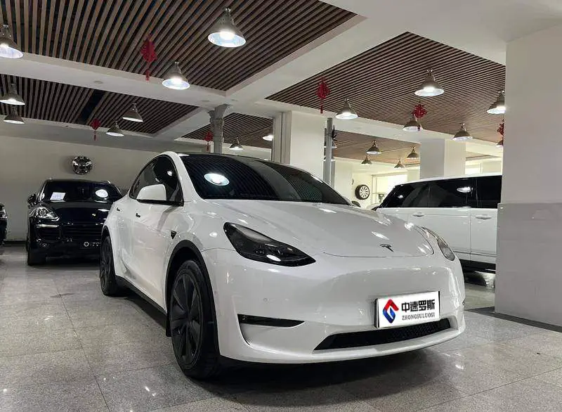 Model Y 2023 Long Range All-Wheel Drive — 3