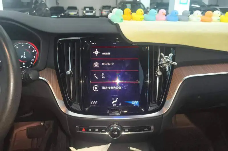 Volvo S60 2022 B4 Zhiyuan Deluxe Edition — 13