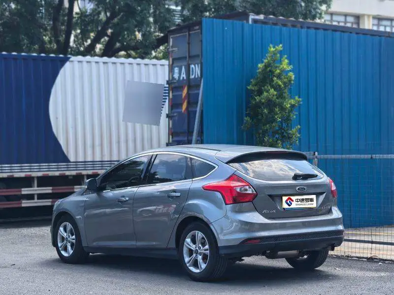 Fox 2012 Hatchback 1.6L Manual Fashion Edition — 4