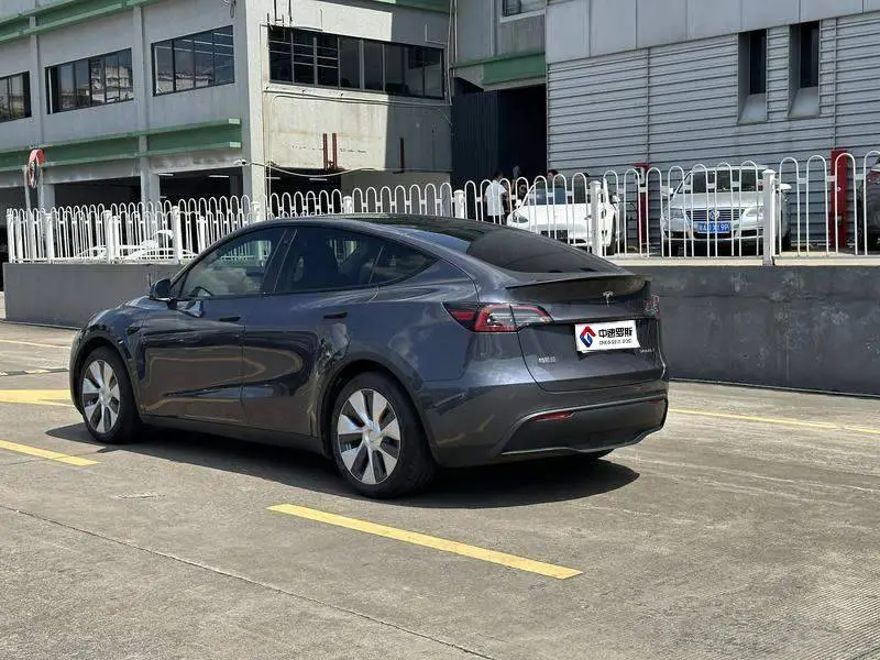Model Y 2022 facelifted rear-wheel drive version — 4