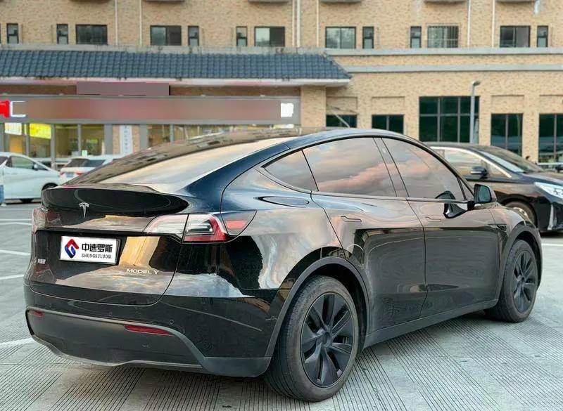 Model Y 2024 rear-wheel drive version — 6