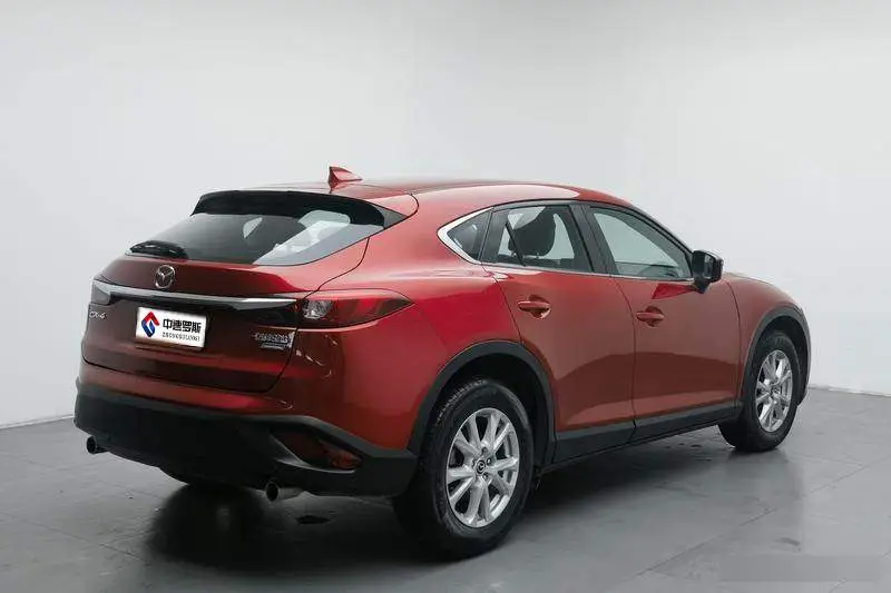 Mazda CX-4 2016 2.0L Automatic 2WD Blue Sky Premium Edition — 4