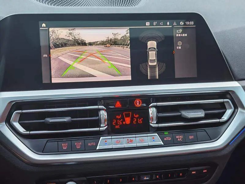 BMW 3 Series 2022 facelift 325i M Sport package — 8