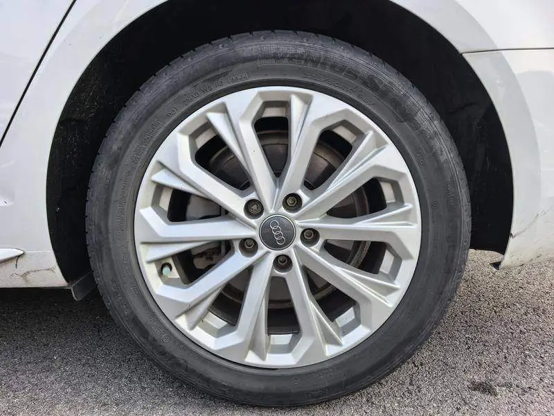 Audi A4L 2019 40 TFSI Progressive National VI — 6
