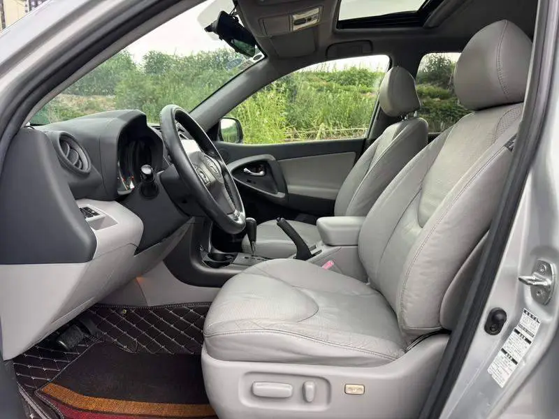 RAV4 Rongfang 2009 2.4L Automatic Luxury Navigation Edition — 12