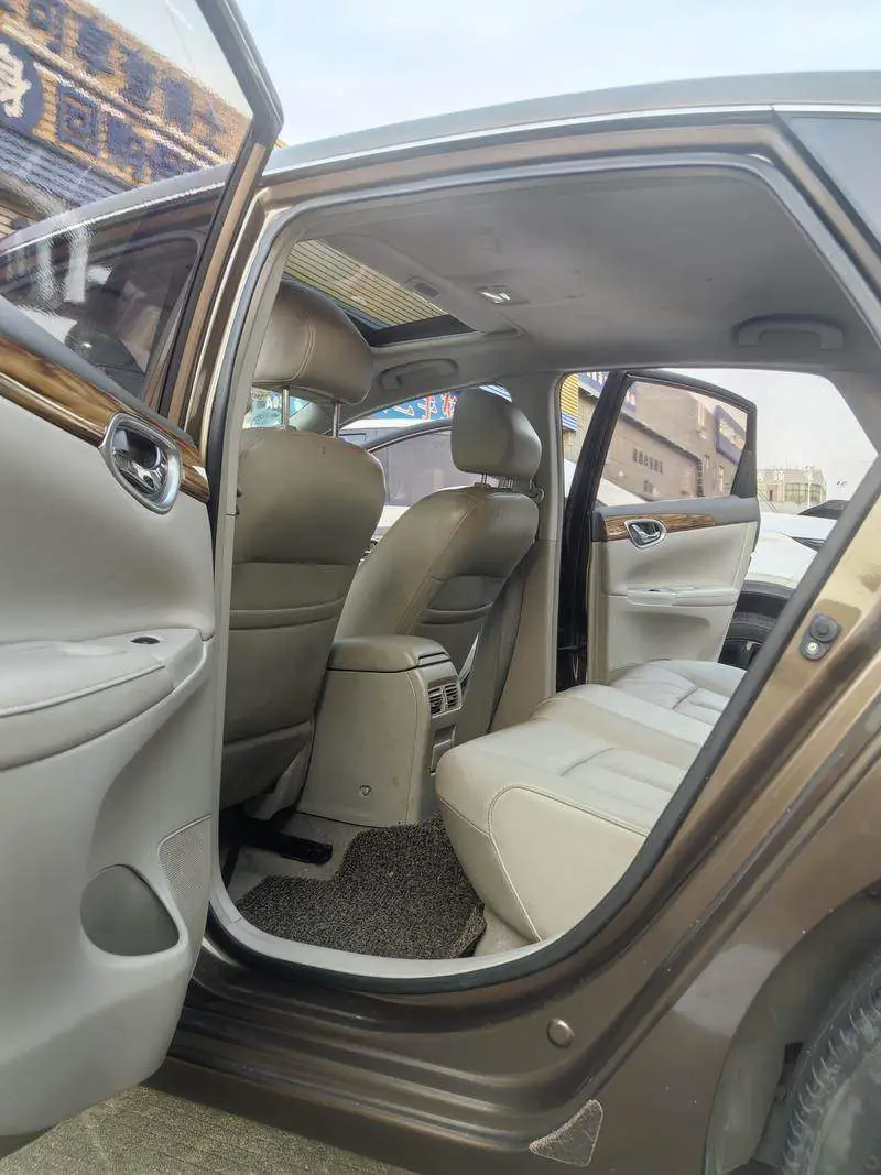 Sylphy 2014 1.6XV CVT Premium Edition — 10