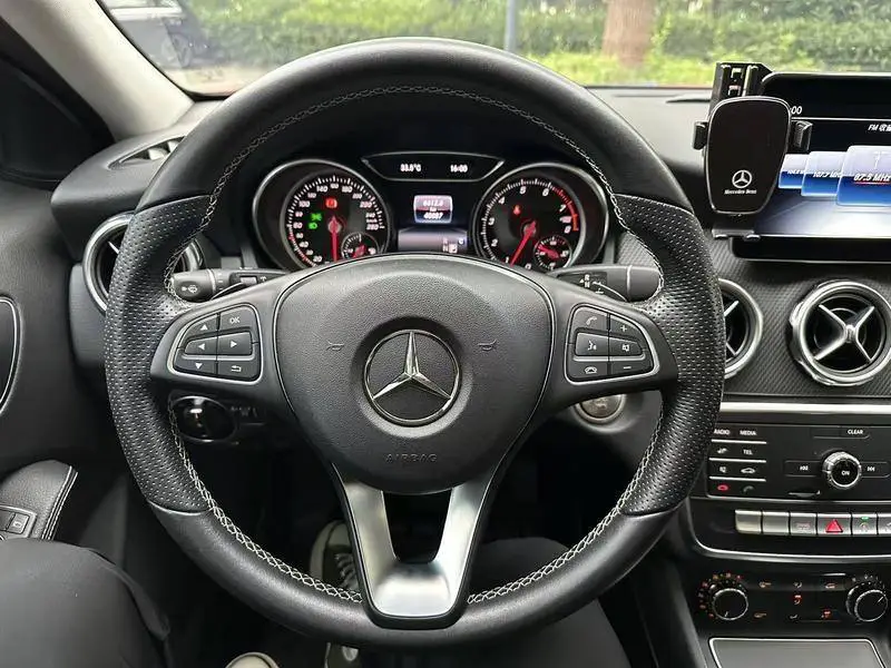 Mercedes-Benz GLA 2018 GLA 200 Dynamic — 10