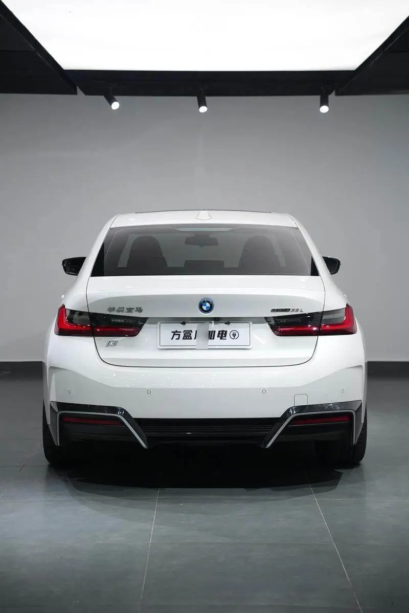 BMW i3 2022 eDrive 35 L — 10