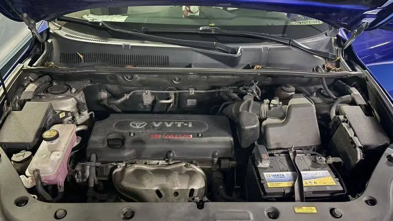 RAV4 Rongfang 2010 2.0L Automatic Luxury Upgrade Edition — 3