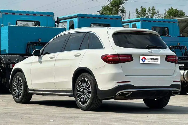 Mercedes-Benz GLC 2018 GLC 260 4MATIC Dynamic — 4