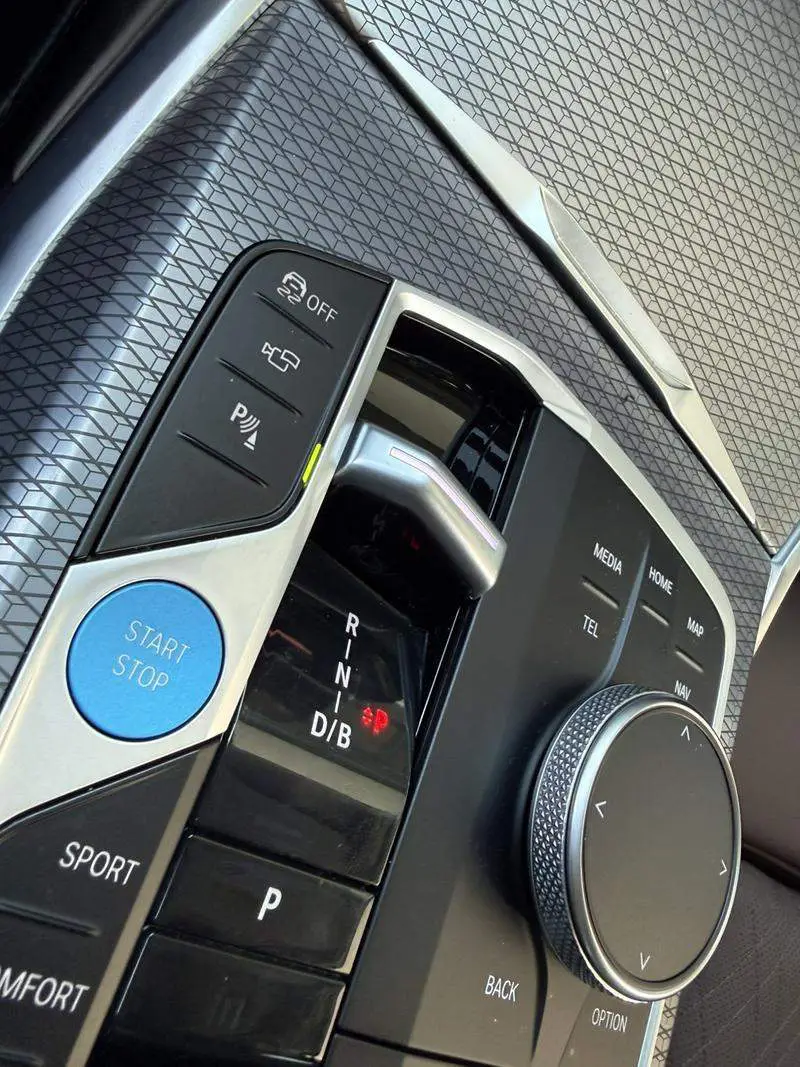 BMW i3 2026 eDrive 40 L Shadow Edition — 7