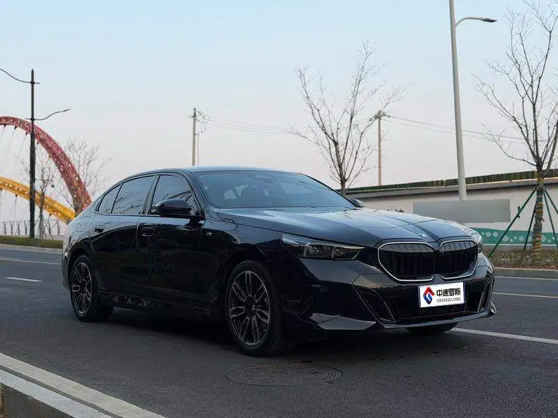 BMW 5 Series 2024 530Li Leading M Sport Package — 3