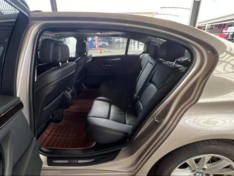 BMW 5 Series 2013 525Li Leading Edition — 12