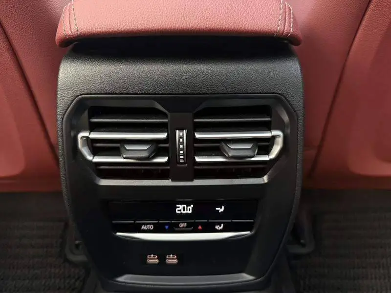 BMW 3 Series 2023 330Li M Sport Night Edition — 10
