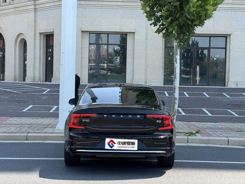 Volvo S90 2023 B5 Zhiyuan Deluxe Edition — 5