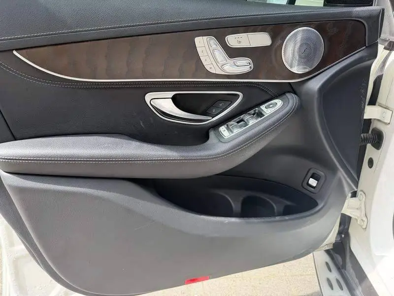 Mercedes-Benz GLC 2019 GLC 300 L 4MATIC Dynamic — 9