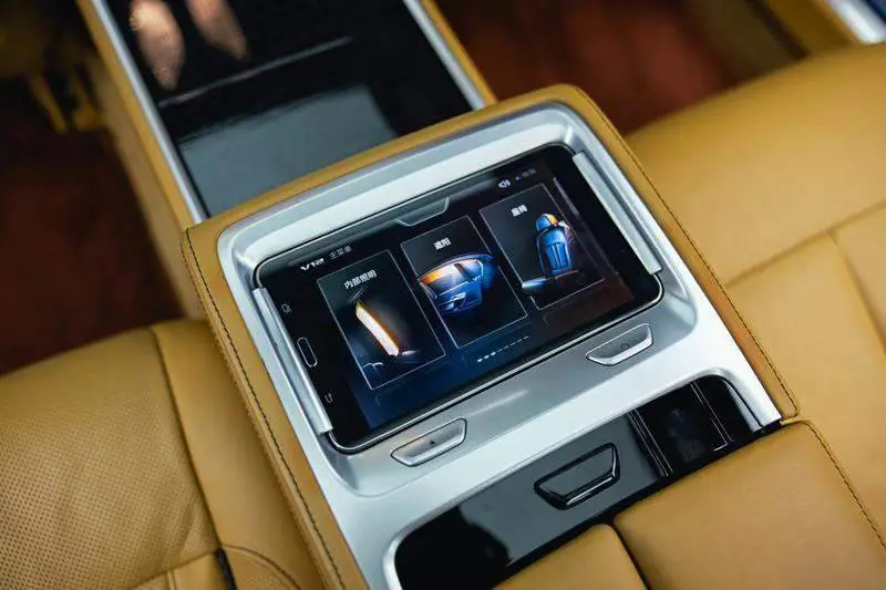 BMW 7 Series 2017 M760Li xDrive Premium Luxury Edition — 15