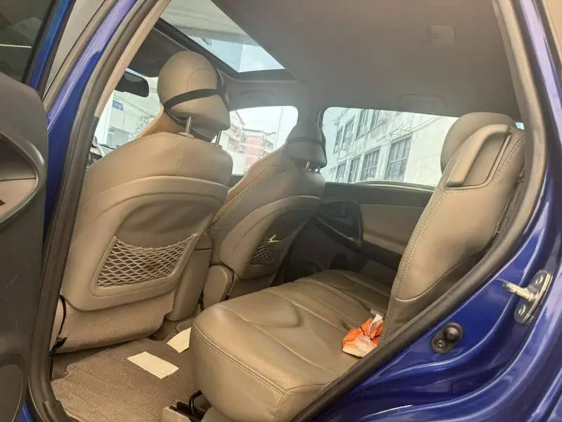 RAV4 Rongfang 2010 2.0L Automatic Luxury Upgrade Edition — 11