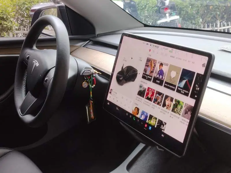 Model Y 2021 Long Range All-Wheel Drive — 17