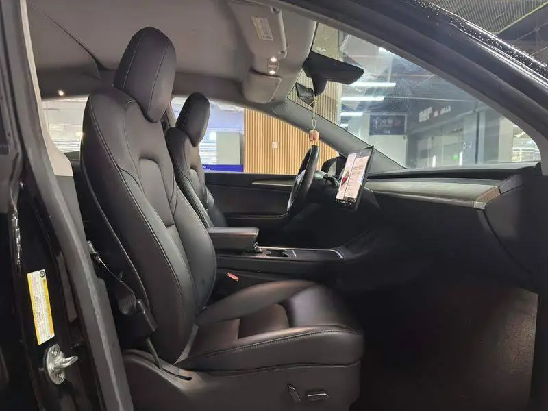 Model Y 2022 facelifted rear-wheel drive version — 12