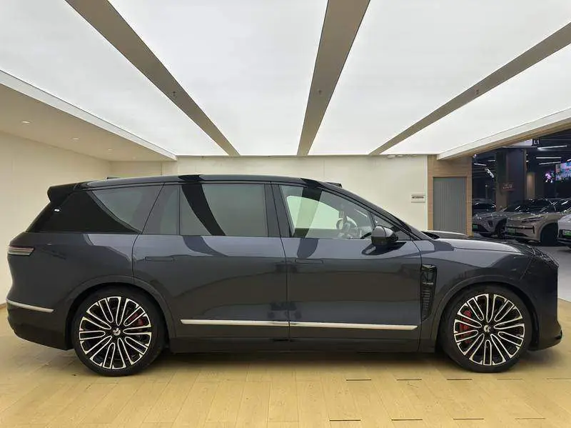 NIO ES8 2026 Six-Seat Executive Signature Edition — 8