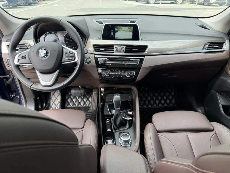 BMW X1 2018 xDrive20Li Premium Edition — 7