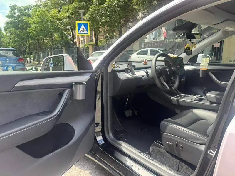 Model Y 2023 rear-wheel drive version — 10