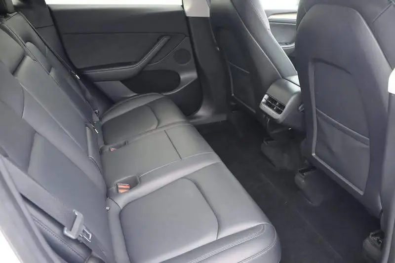 Model Y 2022 facelifted rear-wheel drive version — 17