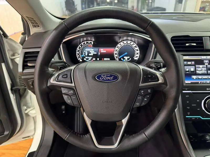 Mondeo 2013 2.0L GTDi240 luxury sports model — 15