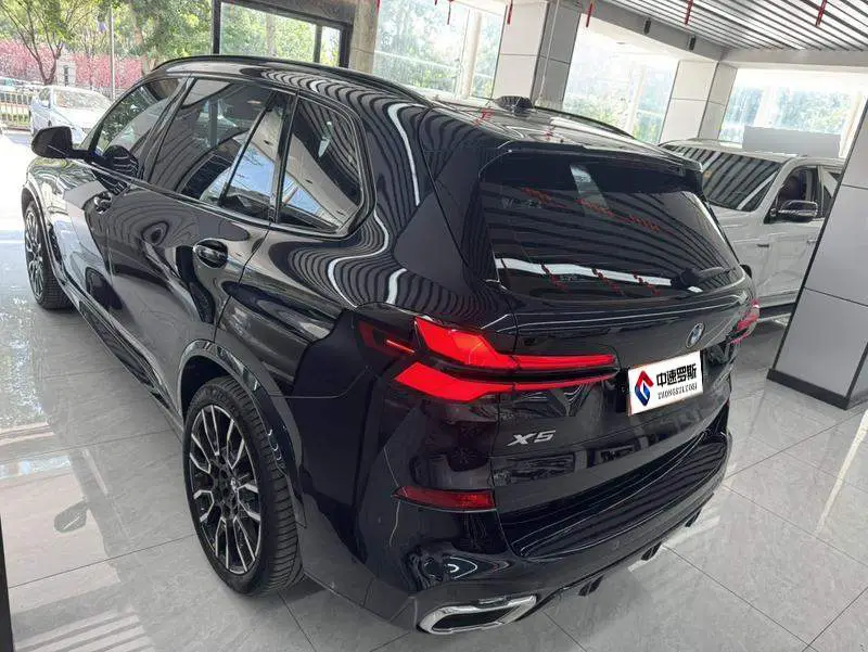BMW X5 2025 xDrive 40Li M Sport Night Package — 4