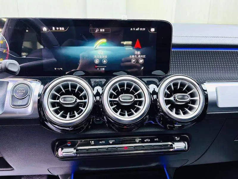 Mercedes-Benz GLB 2023 GLB 220 Dynamic — 11