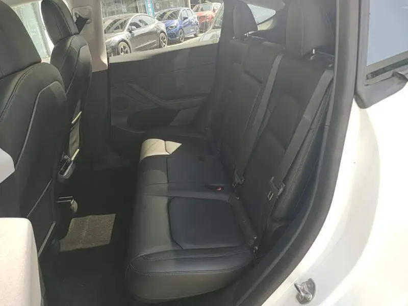 Model Y 2021 Long Range All-Wheel Drive — 17