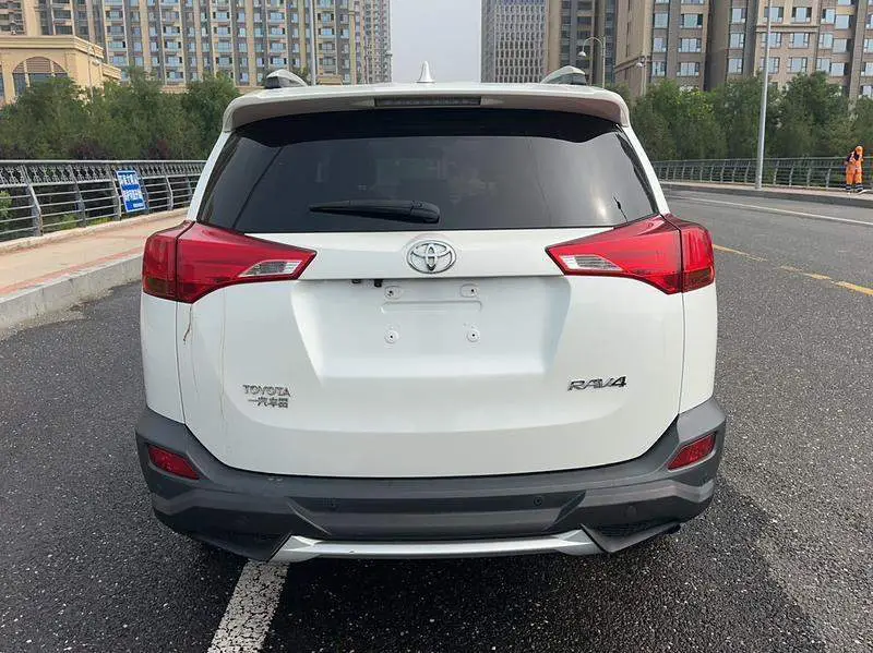 RAV4 Rongfang 2015 2.0L CVT 2WD Fashion Edition — 6