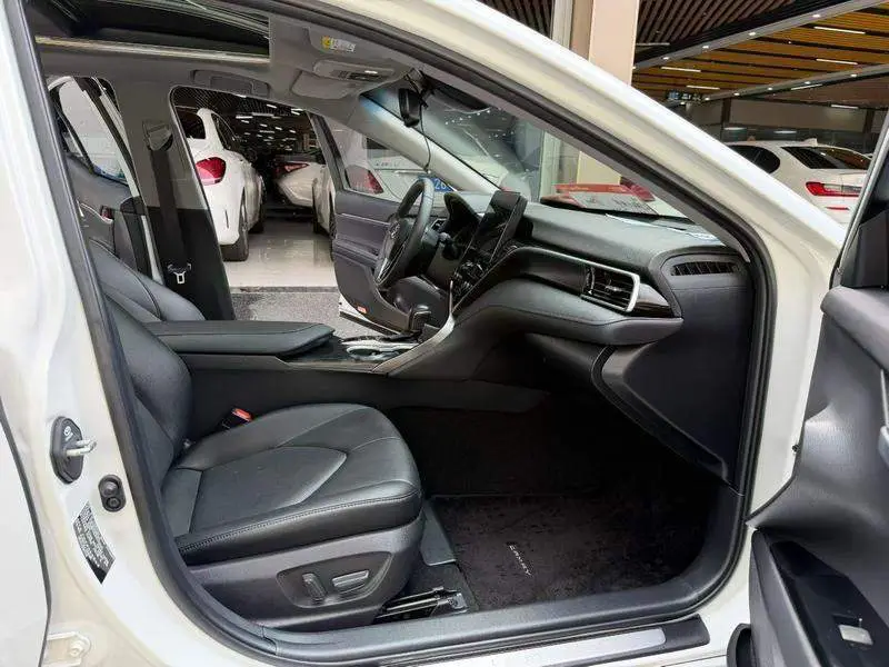 Camry 2023 Hybrid 2.5HG Luxury Edition — 9