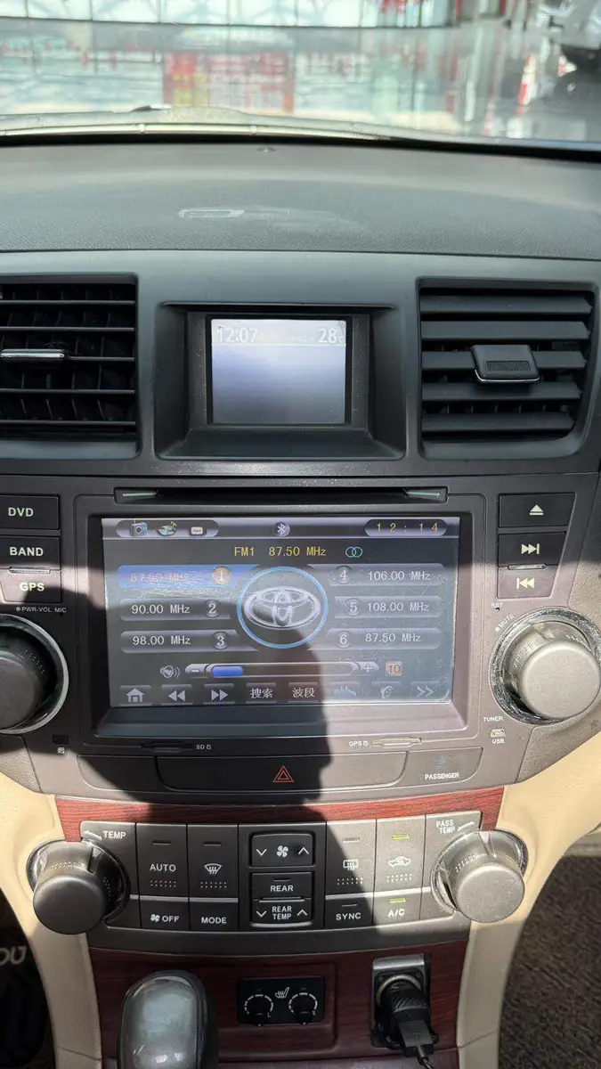 Highlander 2011 2.7L 2WD 7-seat luxury version — 15