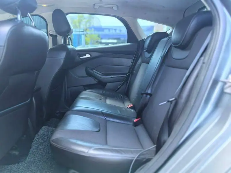 Fox 2012 Hatchback 1.6L Manual Fashion Edition — 13