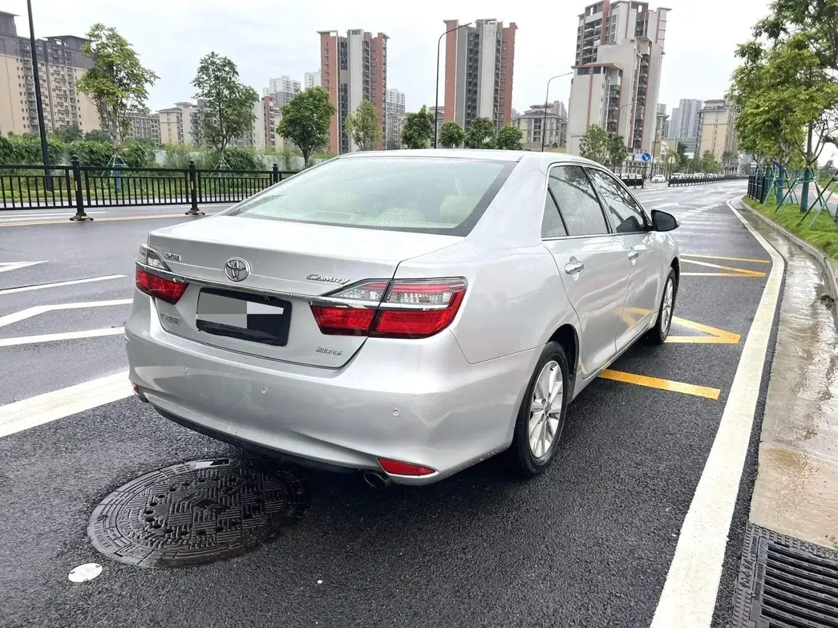 Camry 2015 2.0G Leading Edition — 4