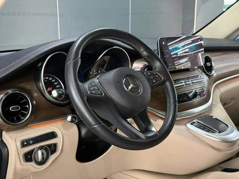 Mercedes-Benz V-Class 2022 V 260 L Long Wheelbase Luxury Edition — 14
