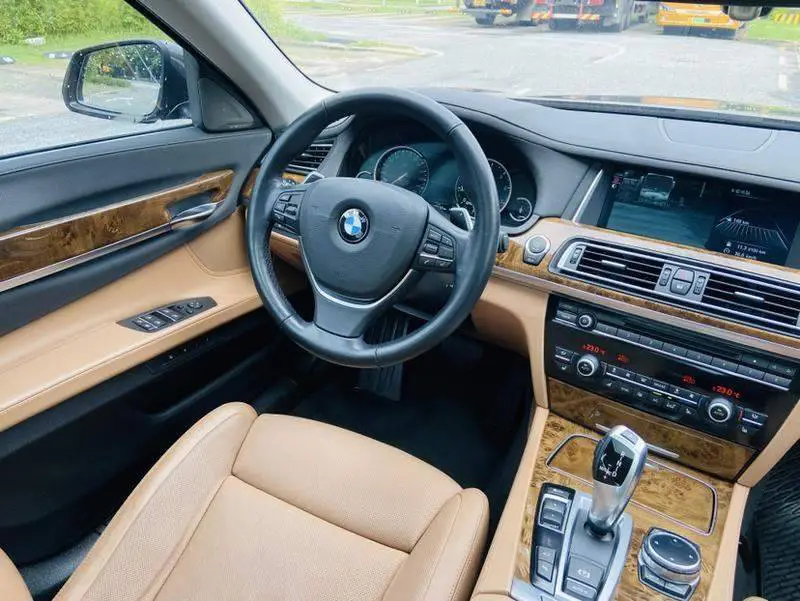 BMW 7 Series 2013 730Li Luxury — 16