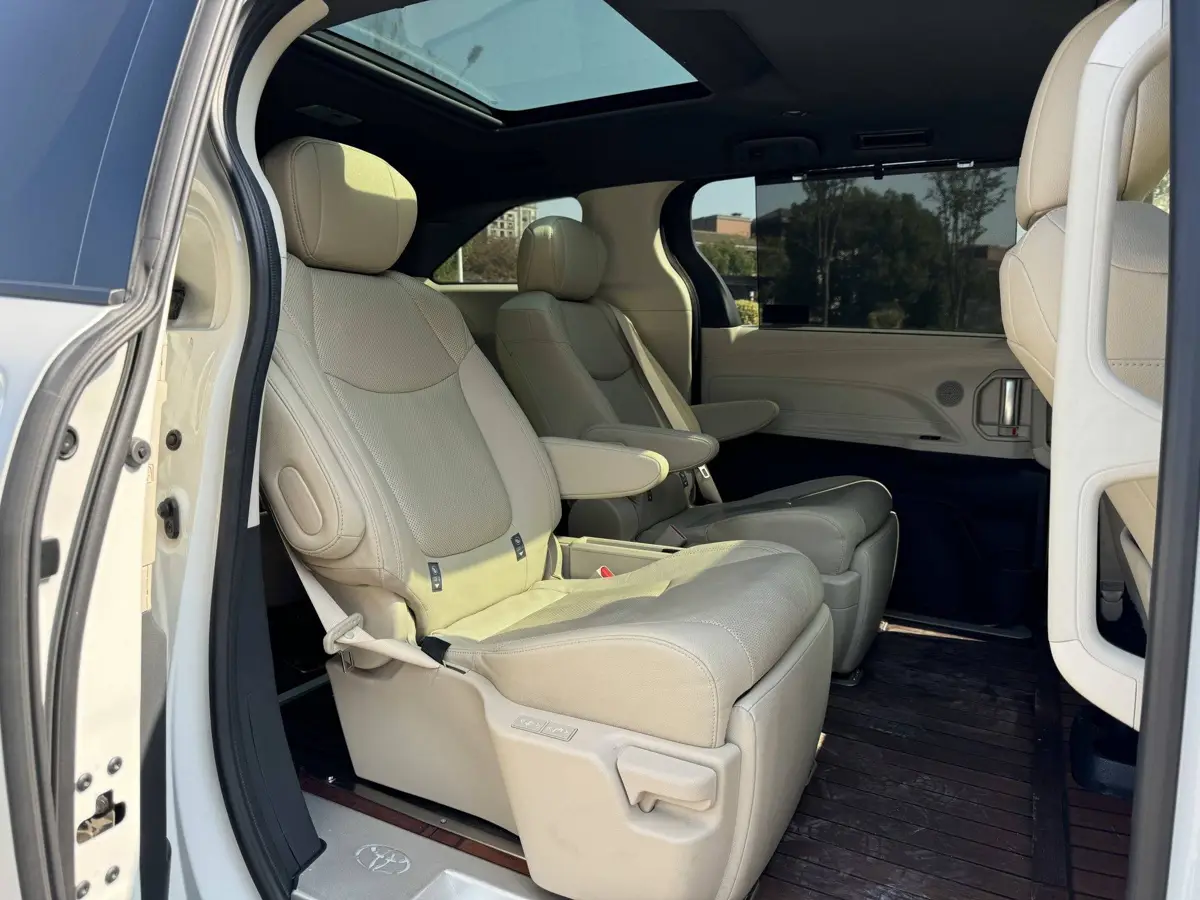Grevia 2022 2.5L Hybrid Premium Edition — 6