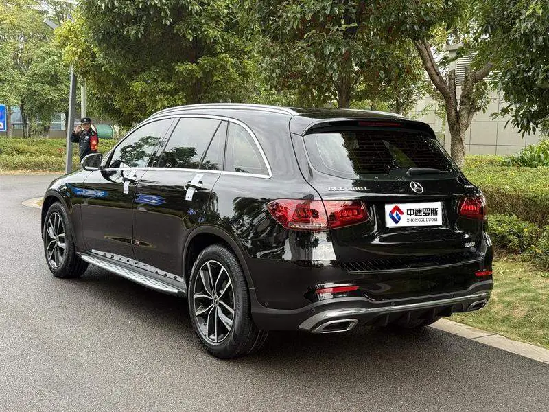 Mercedes-Benz GLC 2020 GLC 300 L 4MATIC Dynamic — 4