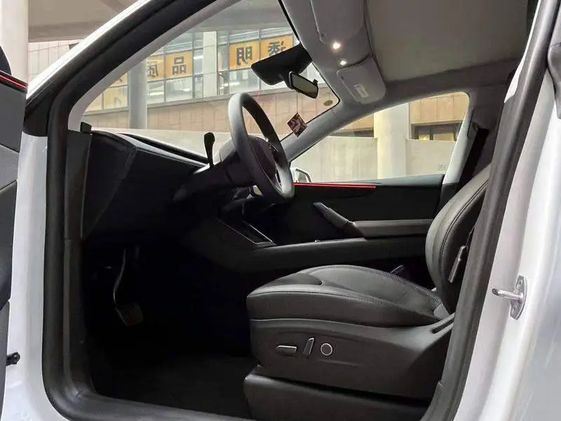Model Y 2025 rear-wheel drive version — 11