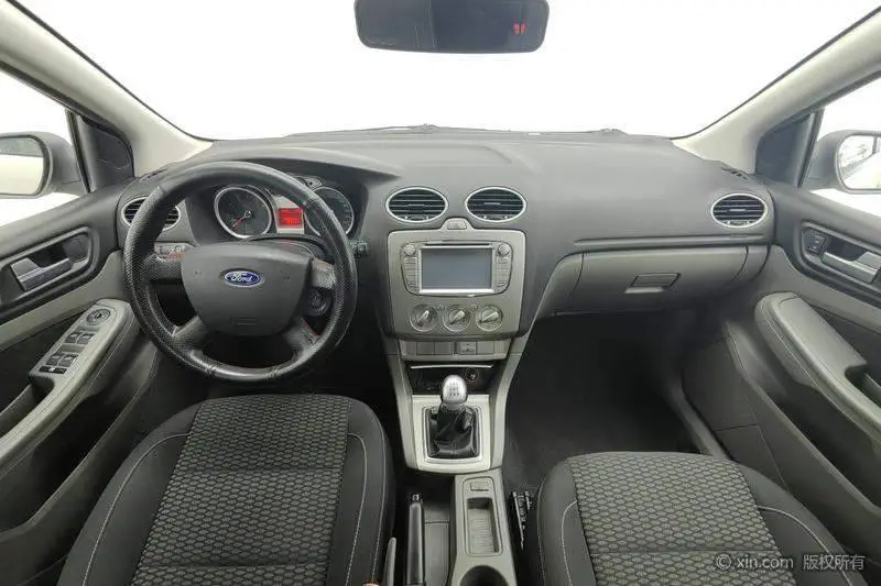 Fox 2013 Hatchback Classic 1.8L Manual Basic Model — 13