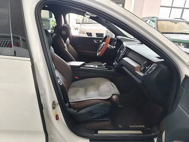 Volvo XC60 2024 B5 4WD Zhiyuan Deluxe Edition — 9