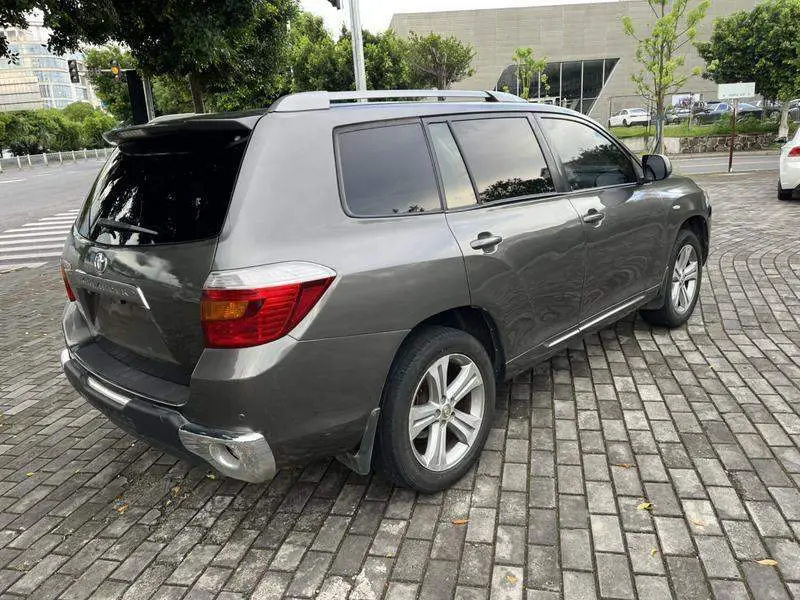 Highlander 2012 2.7L 2WD 7-seat Luxury Navigation Edition — 6